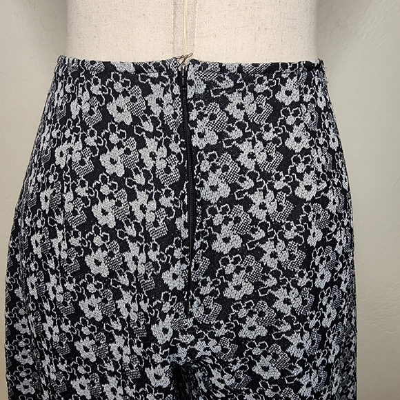 Vintage 60's Mod Silver Metallic Daisy Print Super Elephant Bell Pants Size 6 - Picture 9 of 11